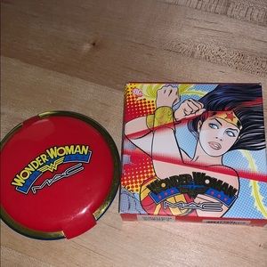 MAC LIMITED EDITION WONDER-WOMAN POWDER